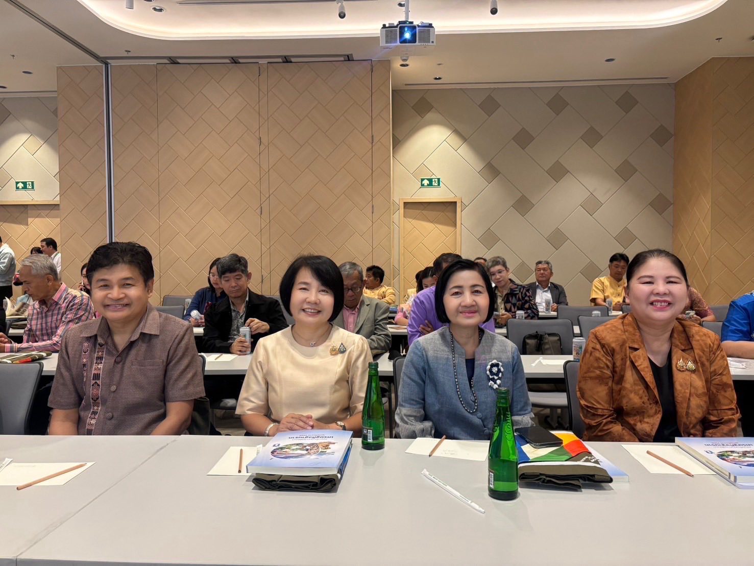 พช.กำแพงเพชร ร่วมงานสัมมนาคณะทำงานการพัฒนาเศรษฐกิจฐานราก ประจำปี พ.ศ.2568