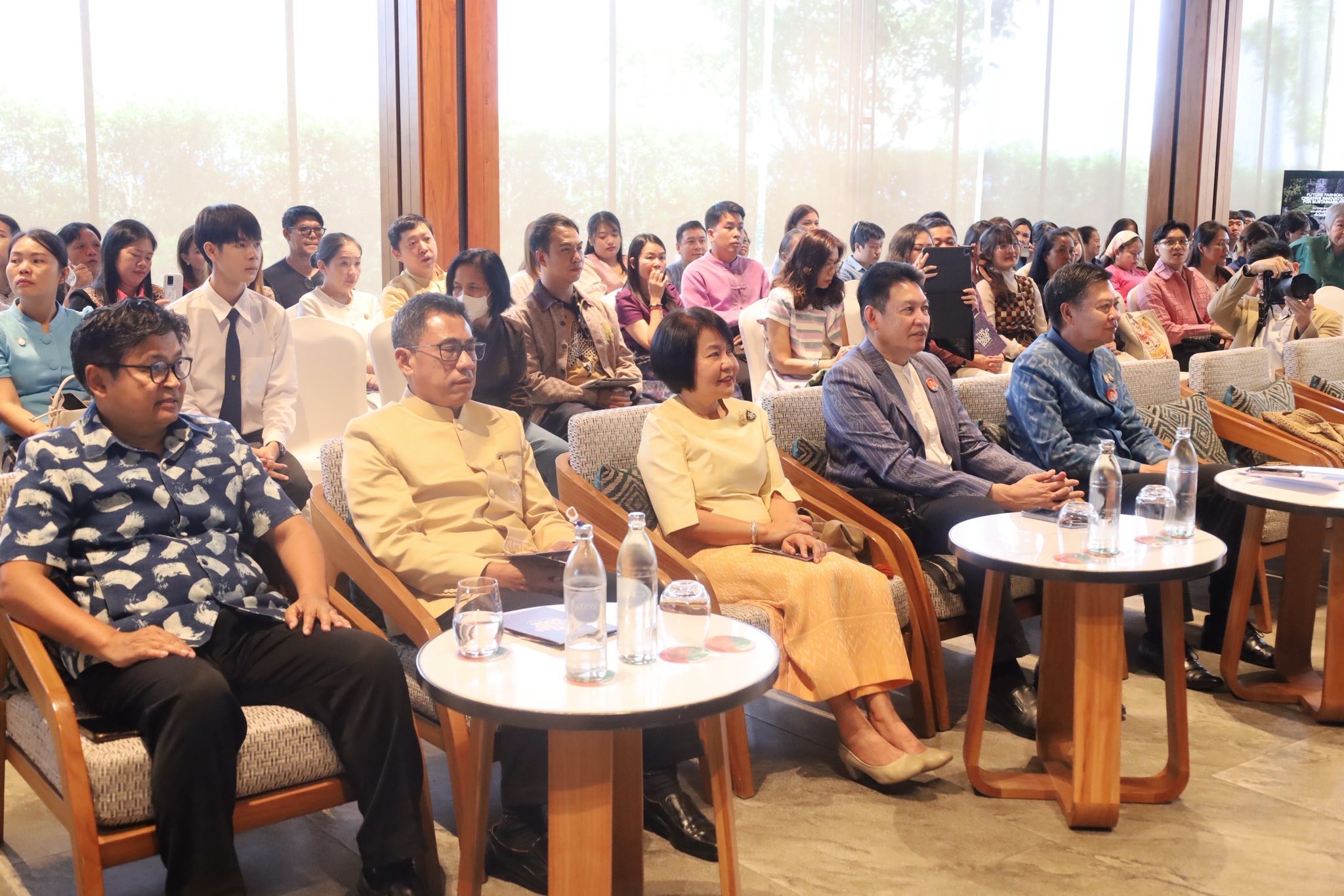 พช.กำแพงเพชร ร่วมประชุมวิชาการ Symposium การพัฒนาองค์ความรู้เพื่อการพัฒนาผลิตภัณฑ์สู่สากล ประจำปี ๒๕๖๘ Thai Textiles Trend Book Autumn/Winter 2025-2026